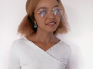 Erotikus videocsevegés ELODIE12