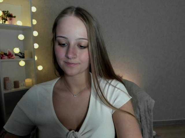 Fényképek ElsaJean18 Enjoy my lovely #hot show! Warm welcome to everybody! I want to feel you guys #hot #teen #dance #show