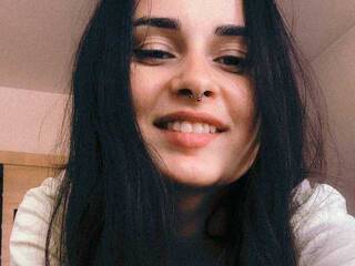 Erotikus videocsevegés ElvineRosy