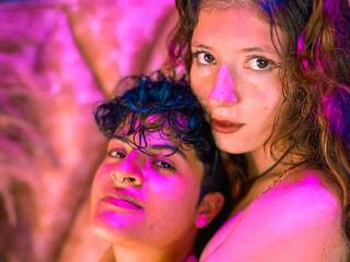 Erotikus videocsevegés MiaAndAlex