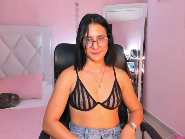 Fényképek EMIILYJAMESS roll dice for hot prizes / make me vibe♥ #fit #bigass #squirt #anal #muscle #feet #company #lovense #fumadoras #Weed #drink #latina #pelinegras #tetasnormales