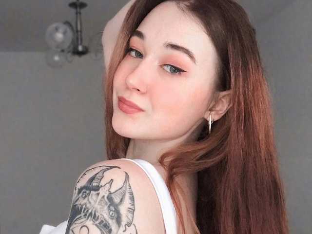 A profil fényképe emilia-edwrds