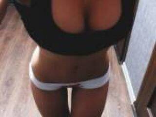 Erotikus videocsevegés emilidoll