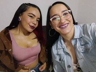 Erotikus videocsevegés Emma-Allison