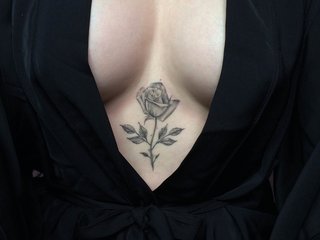 Erotikus videocsevegés Emma-Frizea
