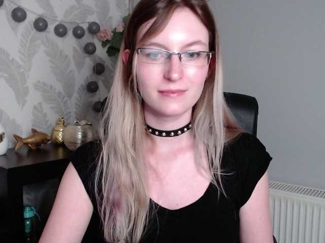 Fényképek EmmaHeart #chat #flirt #instructions #joi #cockrate #dirtytalk #domination #non-nude #roleplay #mistress #feet #armpits