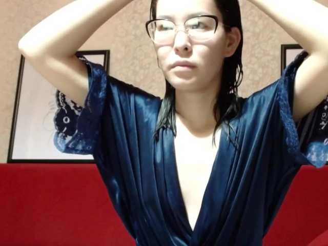 Fényképek EmmaVole Hey guys!:) Goal- #Dance #hot #pvt #c2c #fetish #feet #roleplay Tip to add at friendlist and for requests!