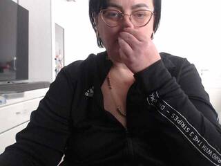 Erotikus videocsevegés Emyllywhite