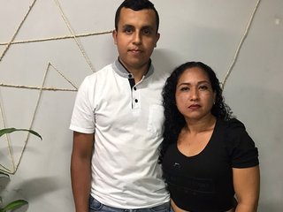 Erotikus videocsevegés EMYLY-LIAM