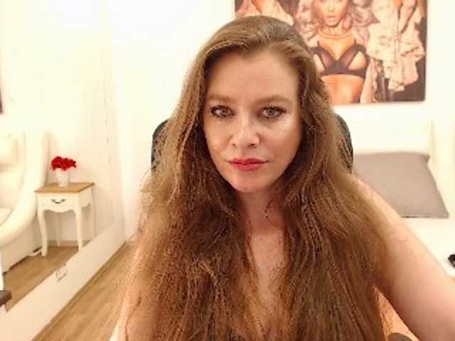 Fényképek ErikaSimpson flash tits100,flash pussy 150,flash ass 150,play whit pussy 300,all naked 500,play all naked 800 open cam 50tkn.