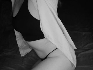 Erotikus videocsevegés Essy-Vettie