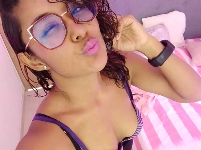 A profil fényképe Estefani-purple