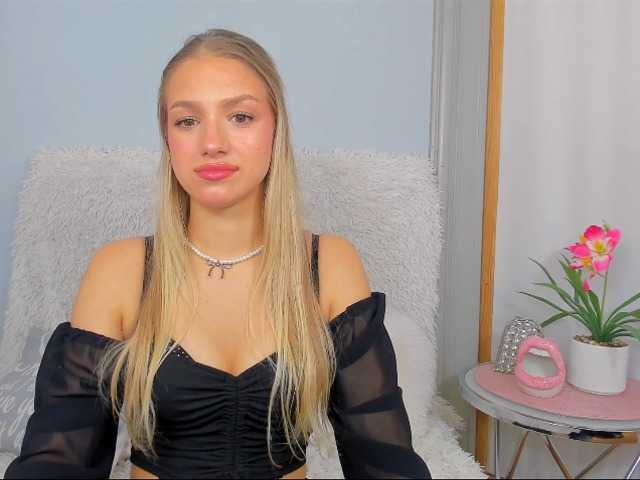 Fényképek EvetteCute hey love ! do u want spend time with me anymore? #young #horny #tits #naughty #bigass #feet #femdom #findom #hot #teen #naughty #lovense #cei #joi #blonde #c2c #cute