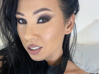 Erotikus videocsevegés ExoticB3auty