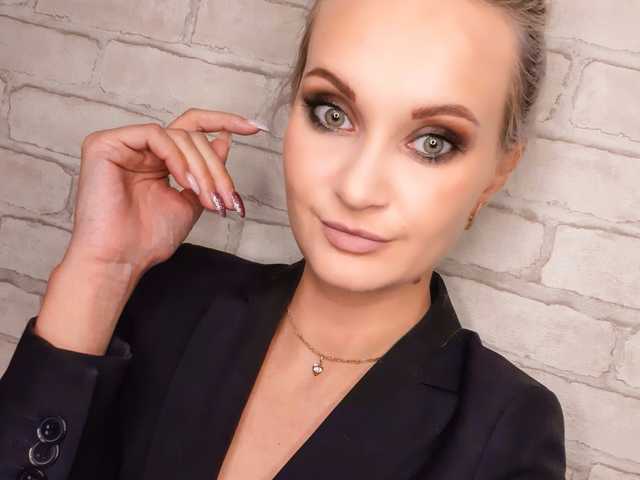 A profil fényképe eyesblonde