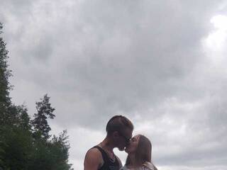 Erotikus videocsevegés F0XandM00N