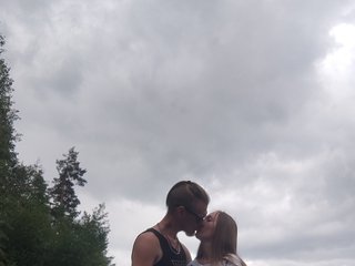 Erotikus videocsevegés F0XandM00N