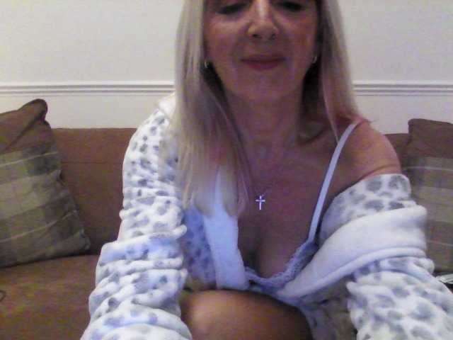 Fényképek farfallaxx sit in my room and don't speak just demand is very boring...***at and lets have some fun times xxx