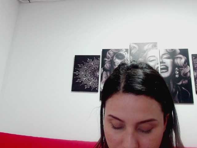 Fényképek Farrah-Coxx Welcome to my room, guys! Today I come very hot. Make me happy with the lush, put it to vibrate for me and start following me. (k)