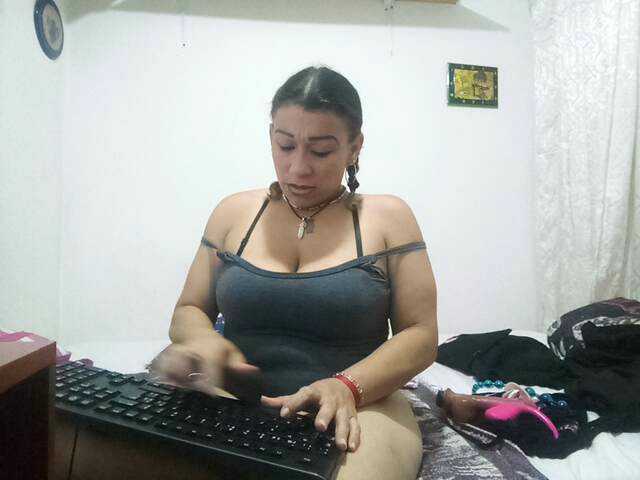 Fényképek Fasttmilkx Welcome to my room make me come rich lovence more tokens more vibration