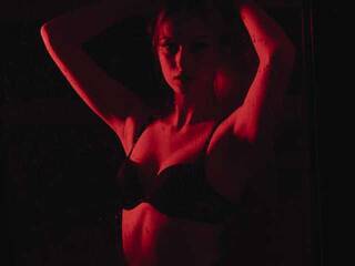 Erotikus videocsevegés Feralberry-1