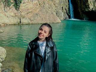 Erotikus videocsevegés Flora-69