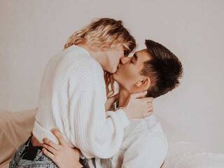 Erotikus videocsevegés FlowerNBlade