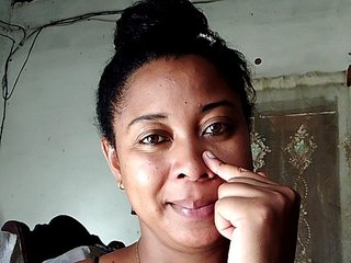 Erotikus videocsevegés FredahSannie