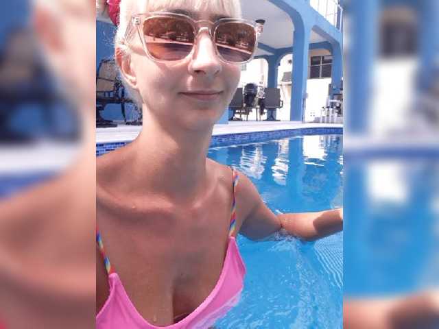 Fényképek FriskyKat 1 token- kiss, 10 tokens- PM, 100 tokens- flash. @remain nude swimming at goal Should I cum on the water jet? I'm lonely on vacation keep me cumpany.