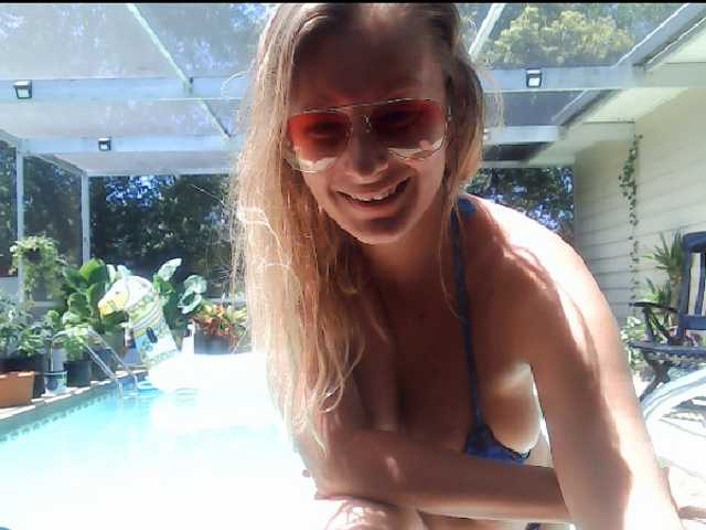 Fényképek GamerQueen HAI Lush on Lets play @Goal Topless dance and Jump in pool 1960