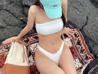 Erotikus videocsevegés Giiulia