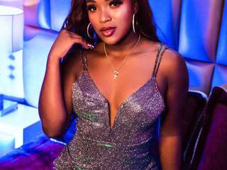 Erotikus videocsevegés GinnaDiior