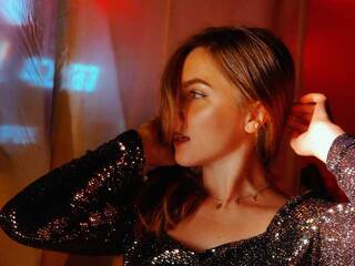 Erotikus videocsevegés girl-in-white