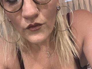 Erotikus videocsevegés Glittermo