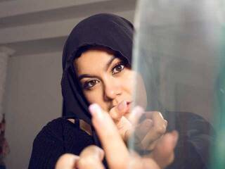 Erotikus videocsevegés halimabashar