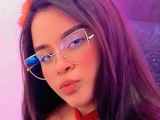 Erotikus videocsevegés hanamilkk