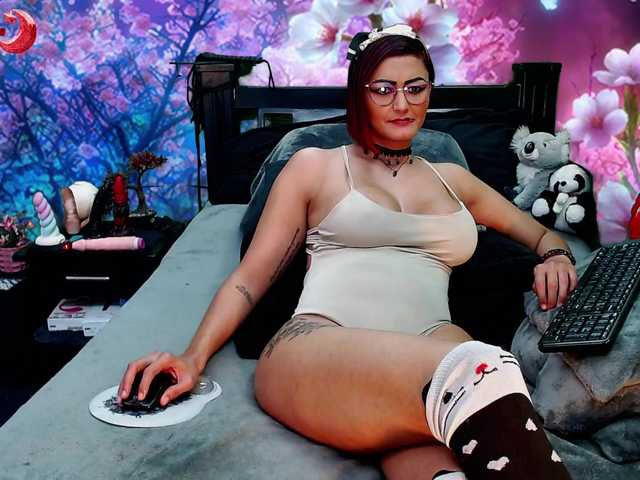 Fényképek Hanna-Luna Welcome to my room, enjoy it with me: menu tips All neked 195tks, Lush control for 30 minutes 999tks, Show feet 30 tks, Show pussy 100tks, Show boobs 95tks, Fingers pussy 200tks, Dildo pussy 300tks, Squirt 380tks, Doggy style 55tks, Anal 600tks, C2c 50tk