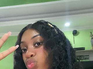 Erotikus videocsevegés Hannan-baker