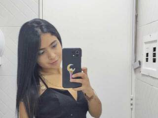 Erotikus videocsevegés HelenaCyrus