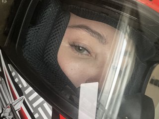 Erotikus videocsevegés HelmetGirl
