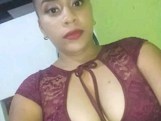 Erotikus videocsevegés HiilaryRomero