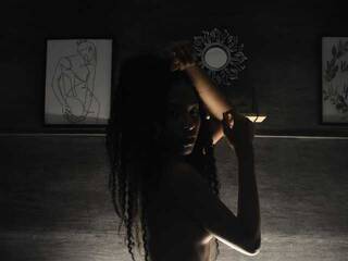 Erotikus videocsevegés Hilary-9