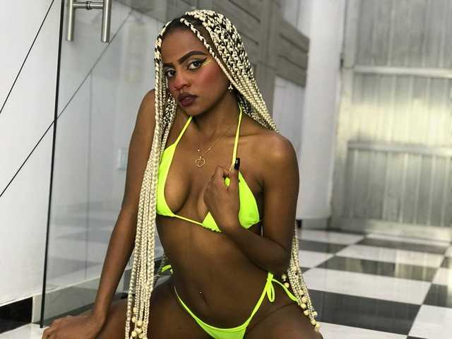 A profil fényképe Hilary-banks