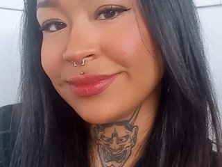 Erotikus videocsevegés Honeybluee