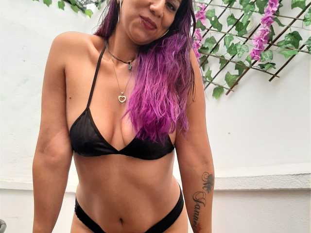 A profil fényképe HornyCarolyn