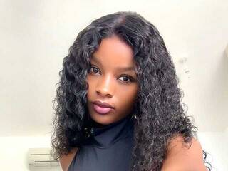 Erotikus videocsevegés Hornylilbirdie