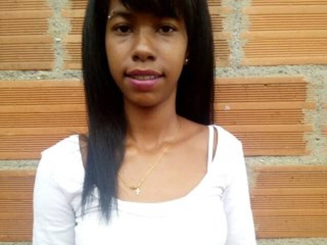 A profil fényképe hotbrunettev