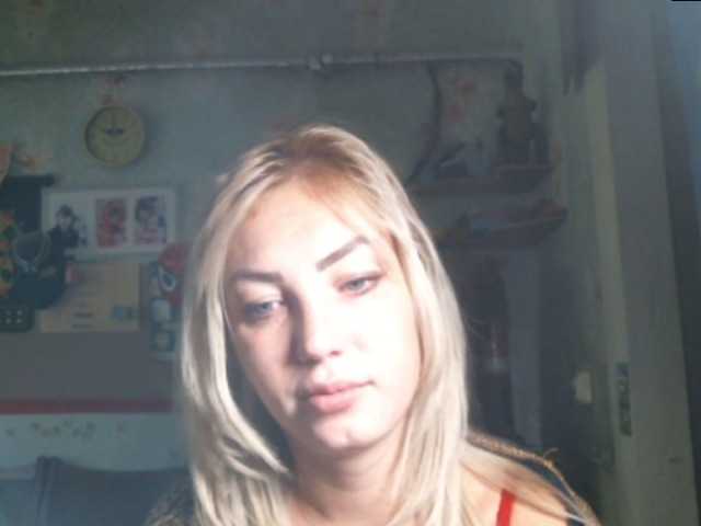 Fényképek HotCarmin Hi guys, i love to play love to dance... if you like slim blond .I do a show , 5 min for 500 tokens