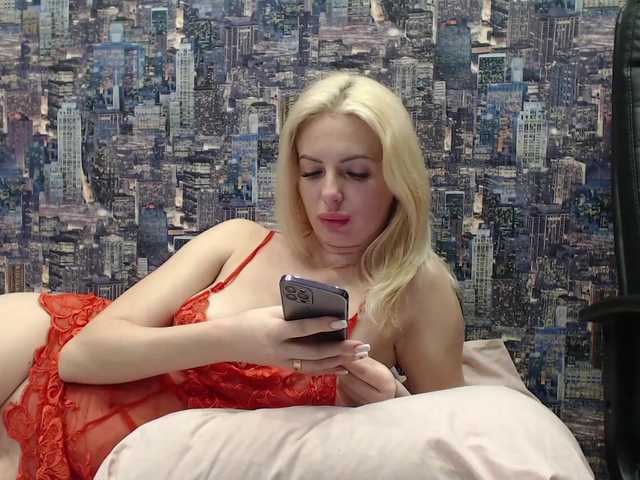 Fényképek Blonde777 The strongest vibrations are 50..100..200..500. Lovens works from 2 tokens. I don’t do anything for tokens in personal messages..I go to private and group.