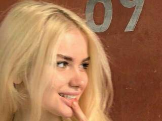 Erotikus videocsevegés HotSexyBaby